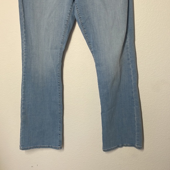Levi’s classic bootcut jeans - Picture 4 of 8